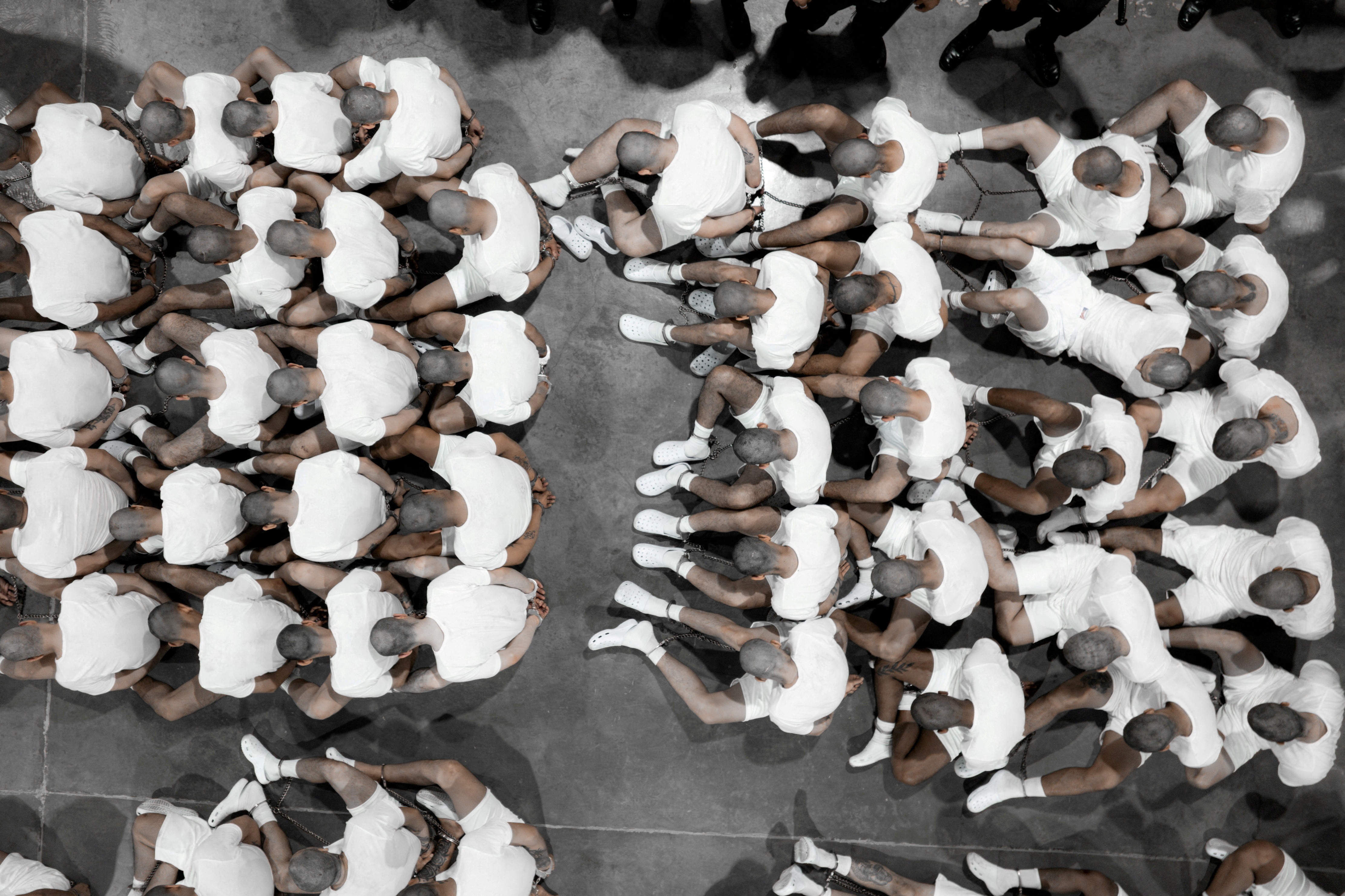 El Salvador aprova prisão perpétua para menores de idade